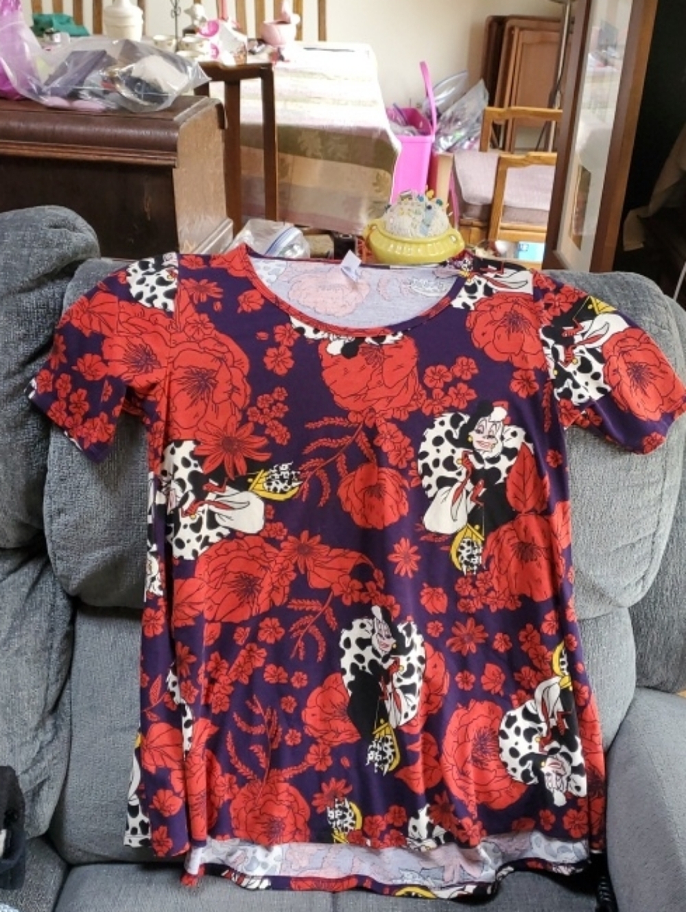 LuLaRoe Cruella Deville Shirt Size XS